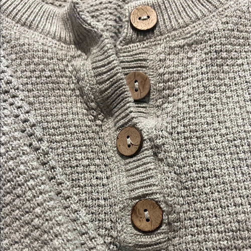 Elegant Gray Knit Sweater and Pants Set - Picture 3 of 5